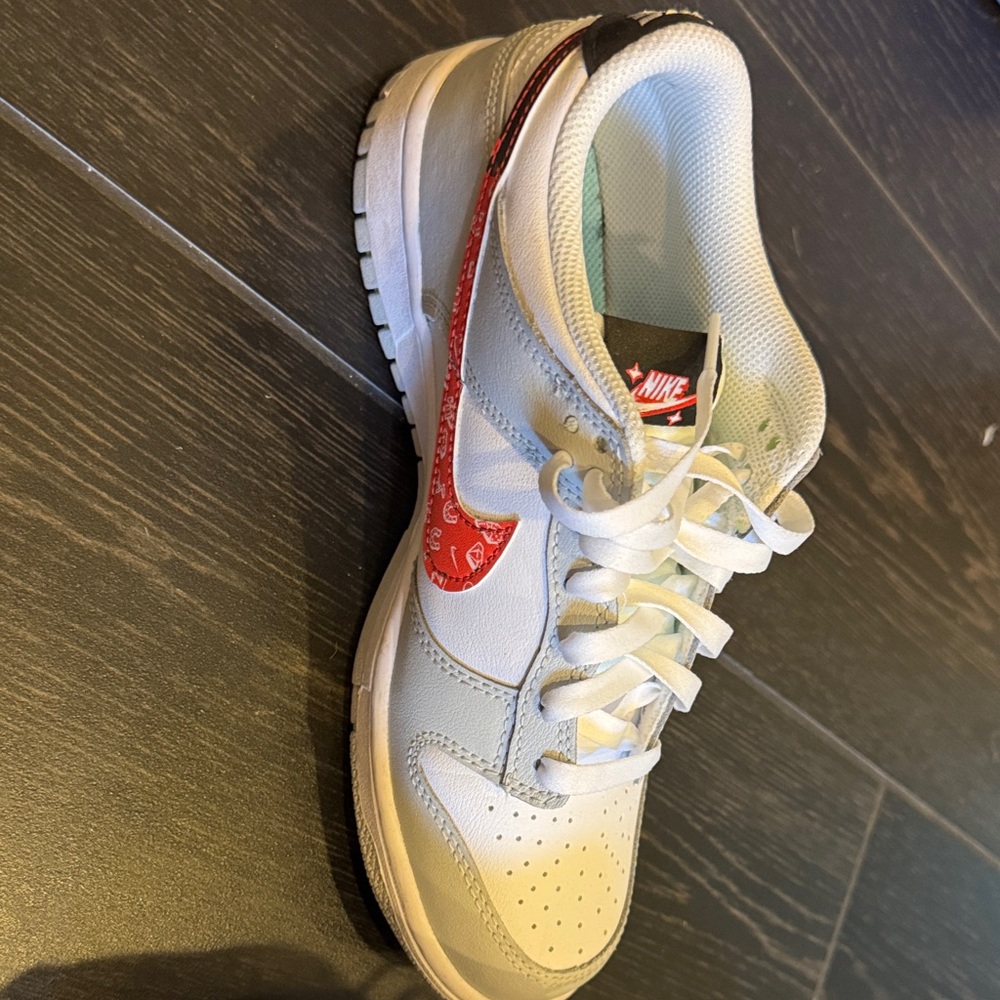 Nike Kids Lottery Dunk White, Light Gray & Red Low-Top Sneakers - Picture 5 of 9